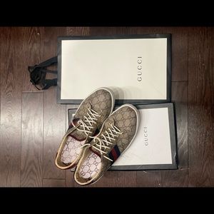 Gucci ace gg supreme canvas sneakers ( price reflect authenticity)
